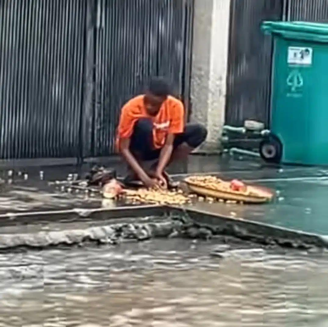 Heartbreaking moment as groundnut seller slips during heavy rain fall, goods scatter on ground