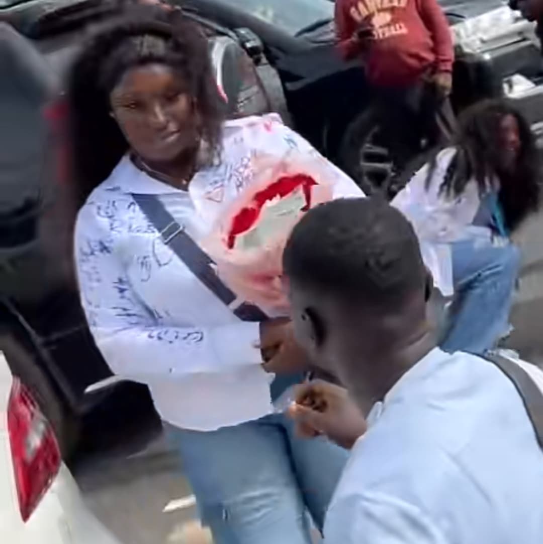 Nigerian lady rejects proposal as boyfriend sprays her ₦20 notes on sign-out day