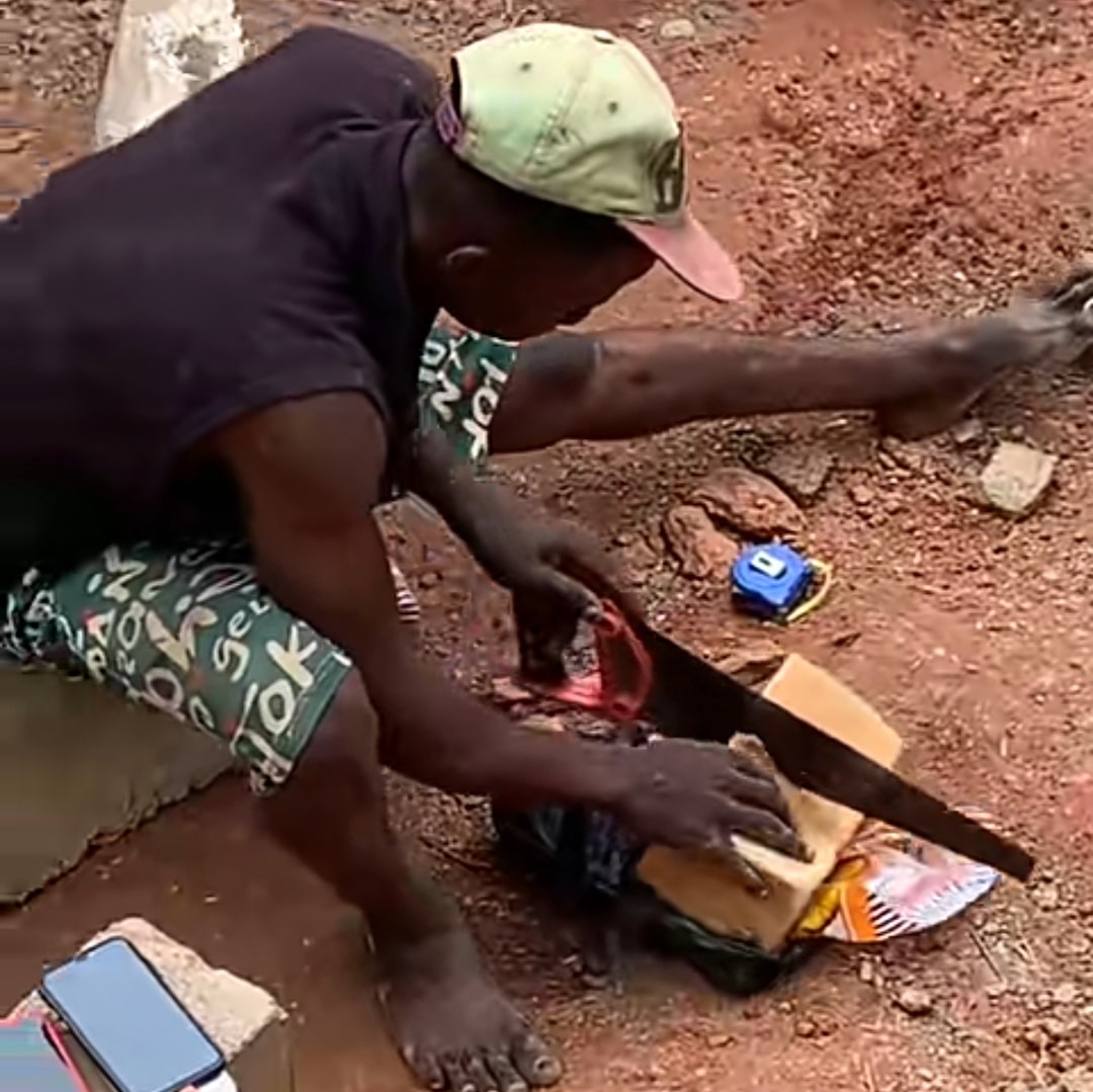 Nigerian carpenter causes stir online as he uses measuring tape and saw to split bread