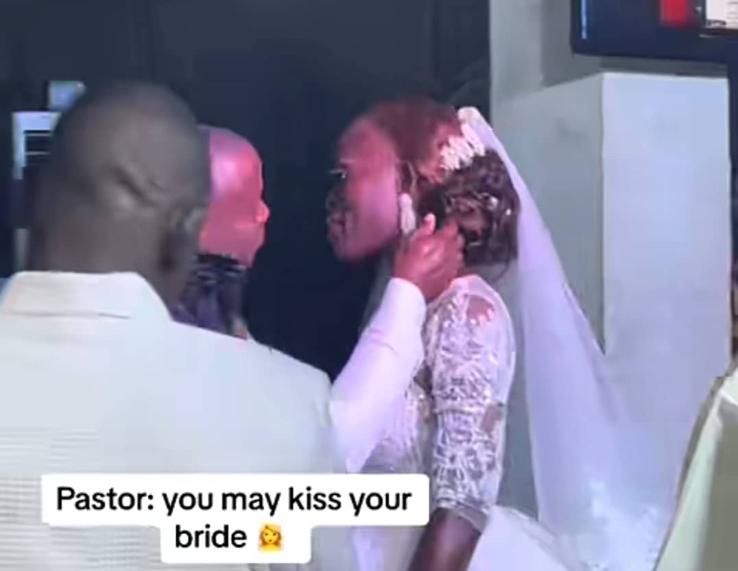 Nigerian groom shocks guests by doing push-ups before kissing bride at wedding