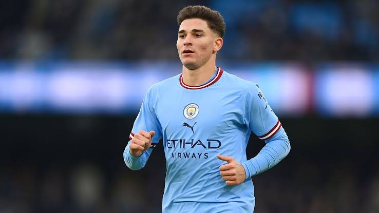 Julian Alvarez reportedly rejects Man City's new deal, requests to leave