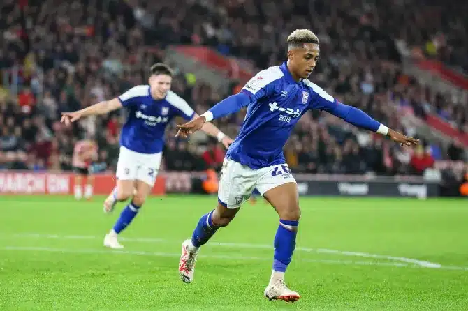 Ipswich complete club-record deal for former loan star Omari Hutchinson