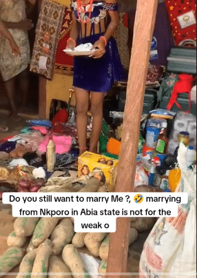 Lady shows off items her husband brought as her bride price