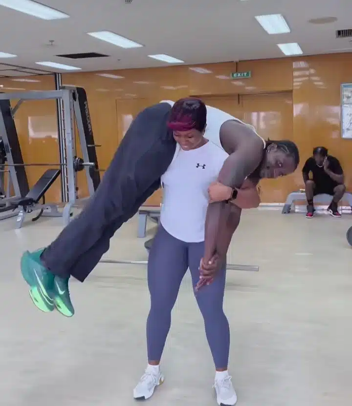 Viral video of female bodybuilder lifting Verydarkman