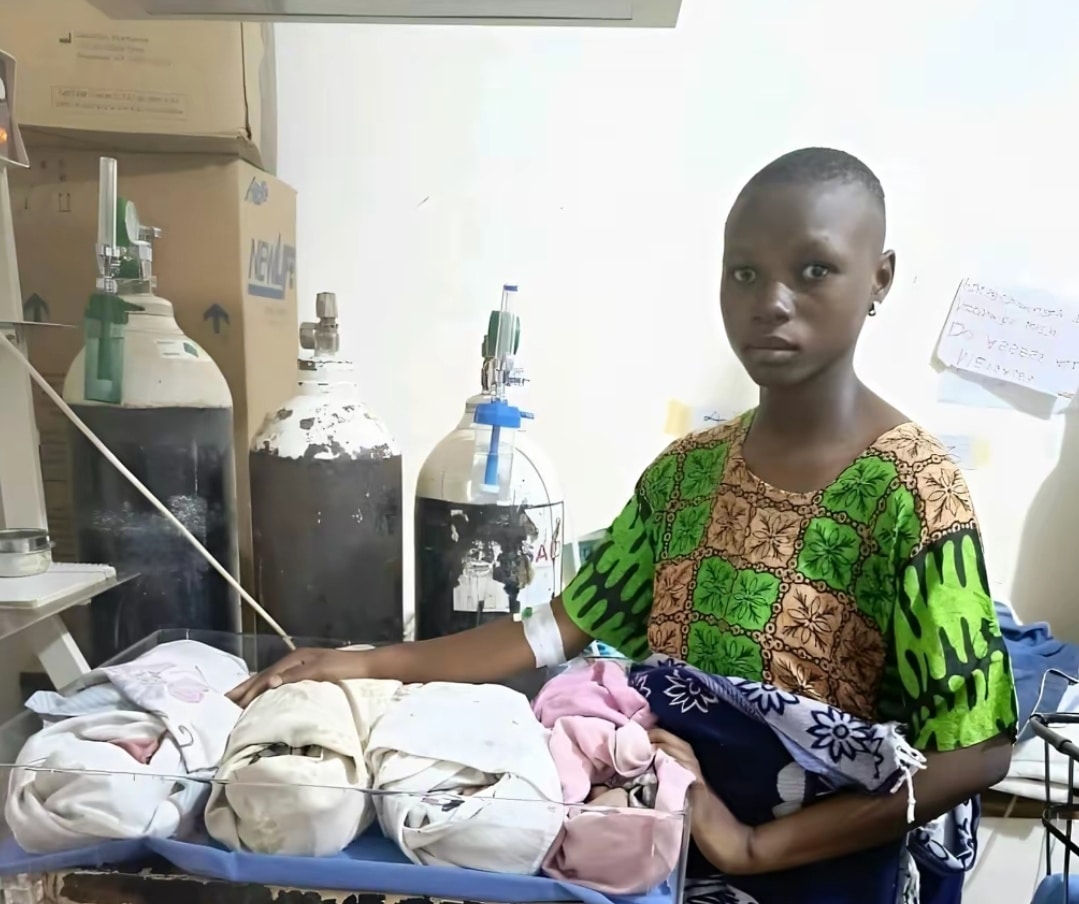 16-year-old girl gives birth to quadruplets.