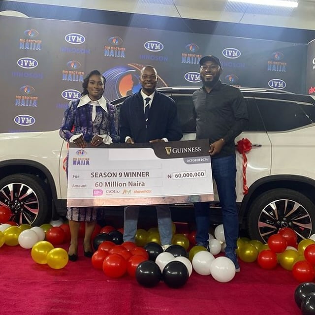 Kellyrae receives his brand-new SUV prize car