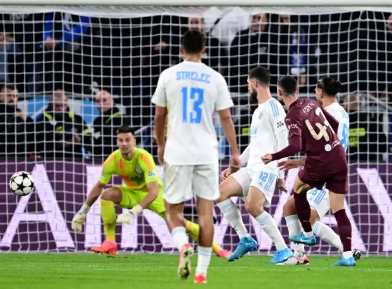 Foden returns to scoring ways as Man City thrash Slovan Bratislava