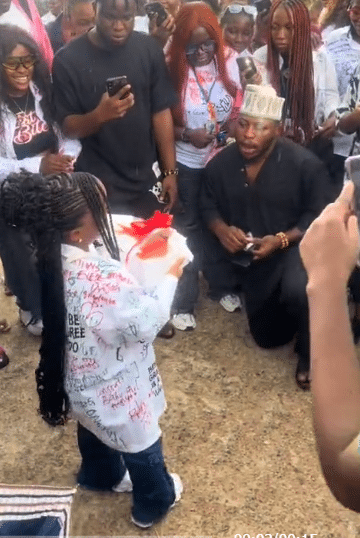 Drama as lady rejects man's marriage proposal on her sign-out day 