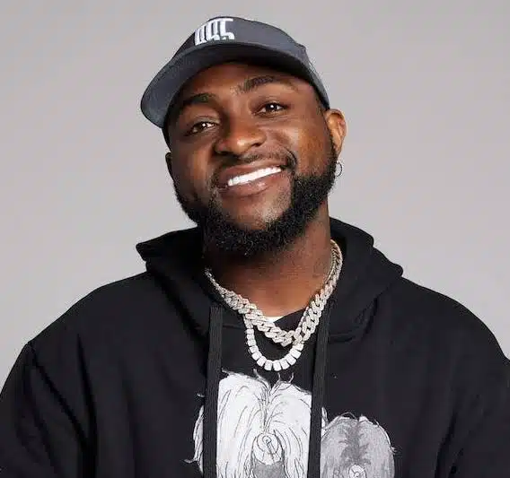 Man gifts Davido's twins ₦200 for stick sweet on their first birthday.