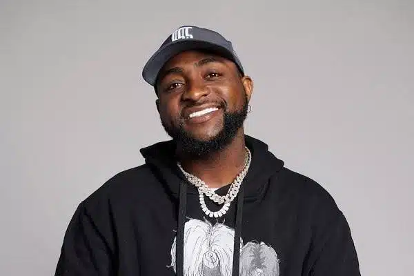 Davido congratulates fan for completing master’s program