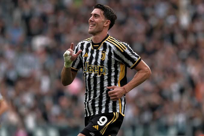 Transfer: Arsenal monitoring Juventus striker Dusan Vlahovic ahead of January