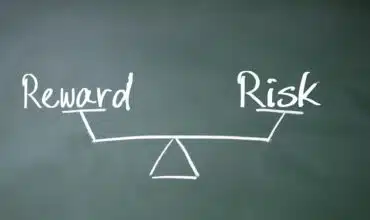 How can traders improve their risk-reward ratio?