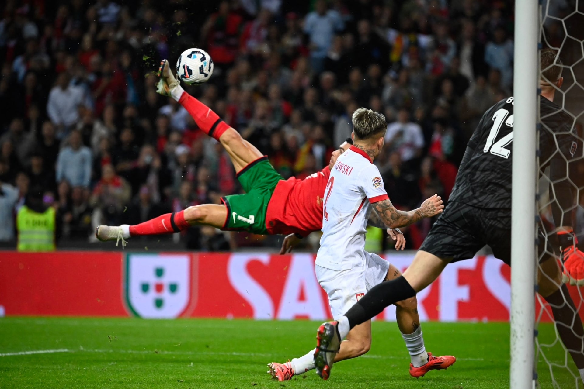 "Greatest there is" - Fans hail Ronaldo after overhead goal for Portugal in Poland thrashing