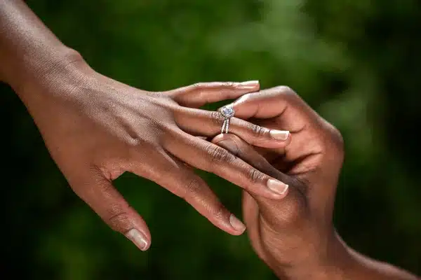 Lady vows to return engagement ring if fiancé doesn't marry her in 6 months 