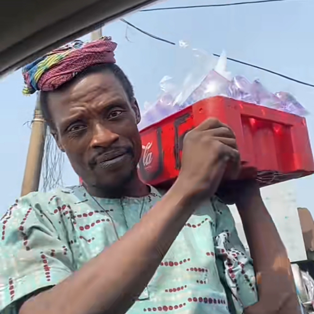 Elderly man selling pure water begs for help to feed his 4 kids in emotional video