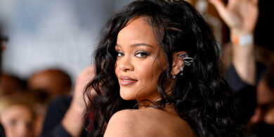 Rihanna trends over savage response to troll who mocked her forehead