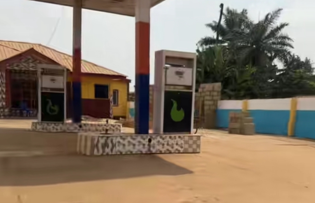 Man shocked as house agent takes him to a filling station for apartment hunt in Akure