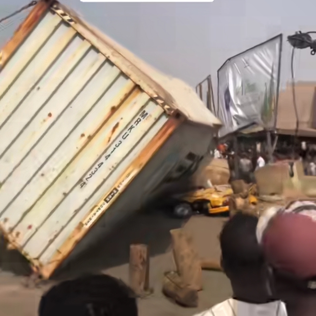 Container falls on tricycle in Takie, Ogbomosho, claiming lives of all passengers