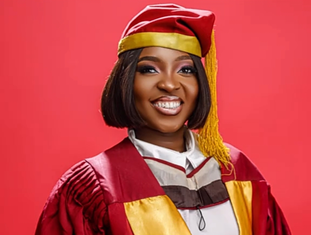 UNILAG student who begged on the streets for school fees celebrates graduation