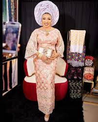 Lizzy Anjorin dragged for raining curses on critic on her livestream