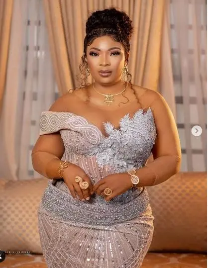 Laide Bakare drags Eniola Badmus into the gutters, calls her nyash fake