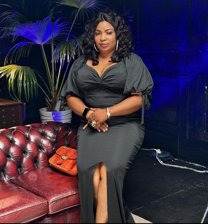 Actress Opeyemi Aiyeola has backed her colleague Laide Bakare for shaming Eniola Badmus for undergoing surgery to lose weight.